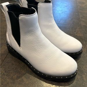 Size 8 sorel slip on white boot with studded details.